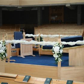 fwthumbStreet Lane Synagogue bimha.jpg